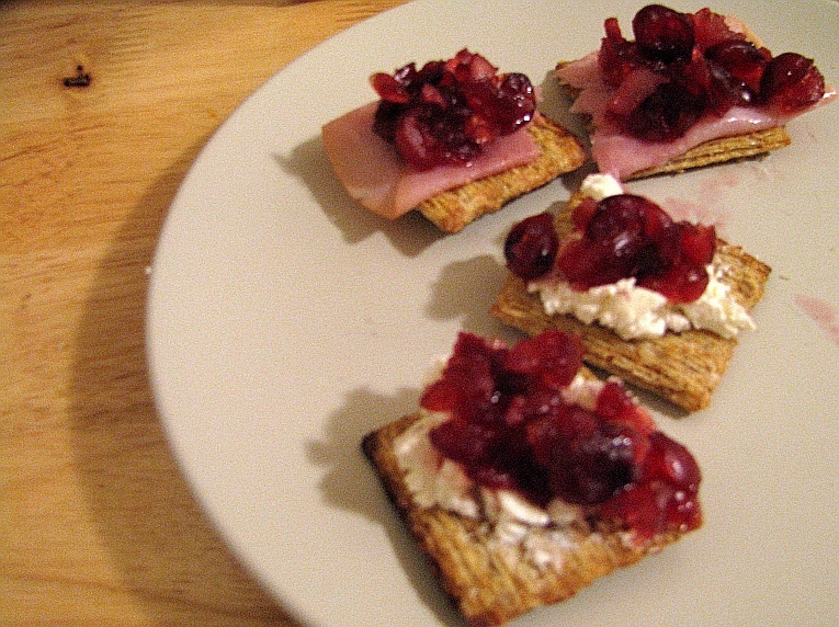 cranberry goat cheese crackers