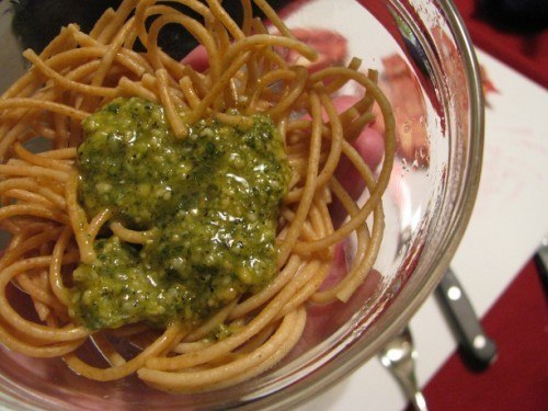 whole grain spaghetti noodles with pesto