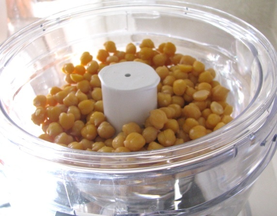 chickpeas in a food processor for hummus